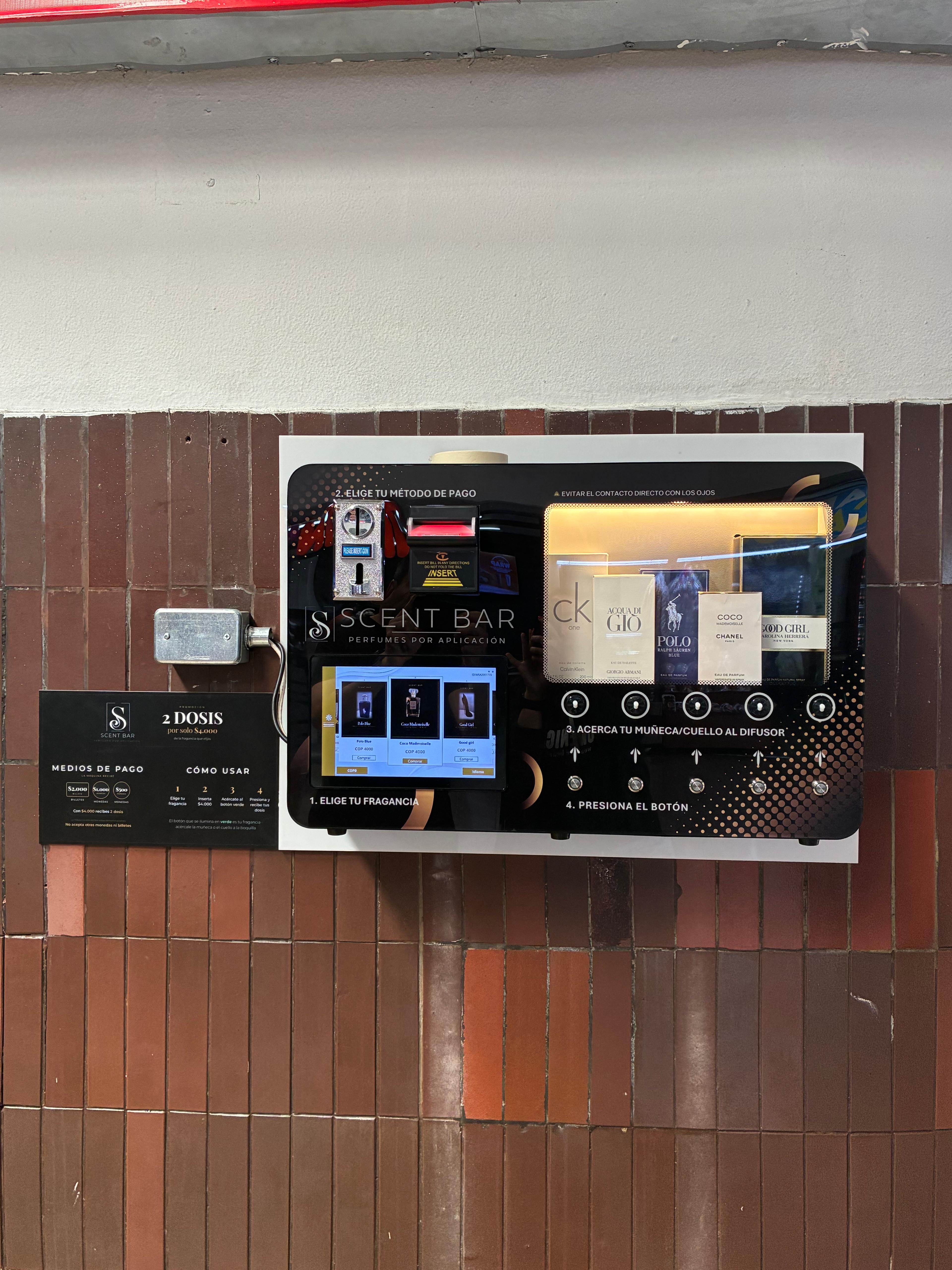 Máquina de perfume Scent Bar personalizada en Bogotá